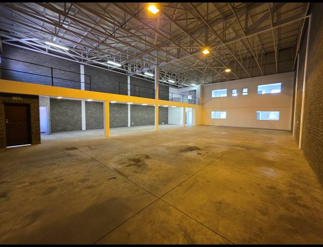 550M² WAREHOUSE TO LET IN STORMILL
